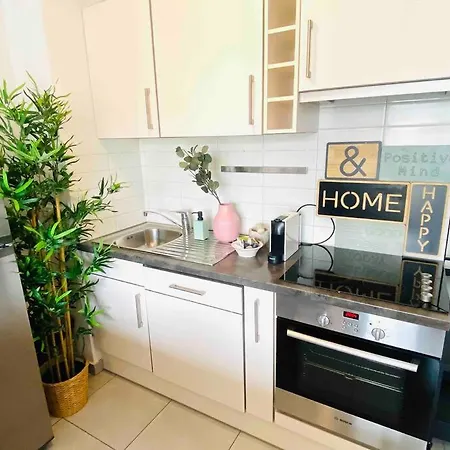 Charming In City Center - S6 Apartment *