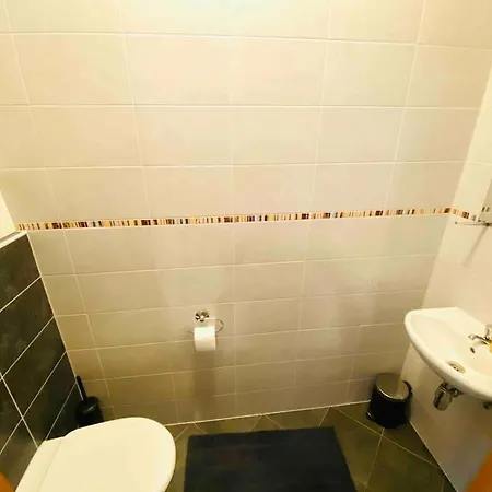 Charming In Center - S6