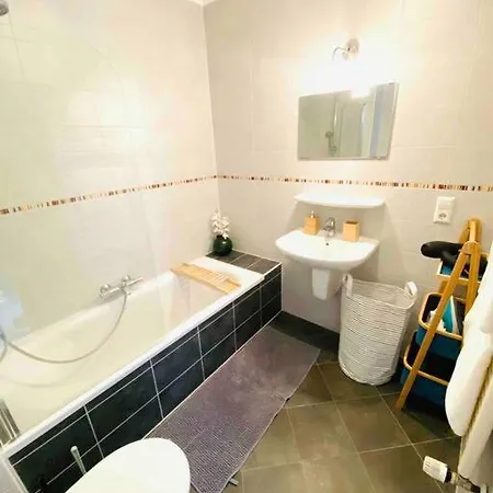 Charming In City Center - S6 Apartment *